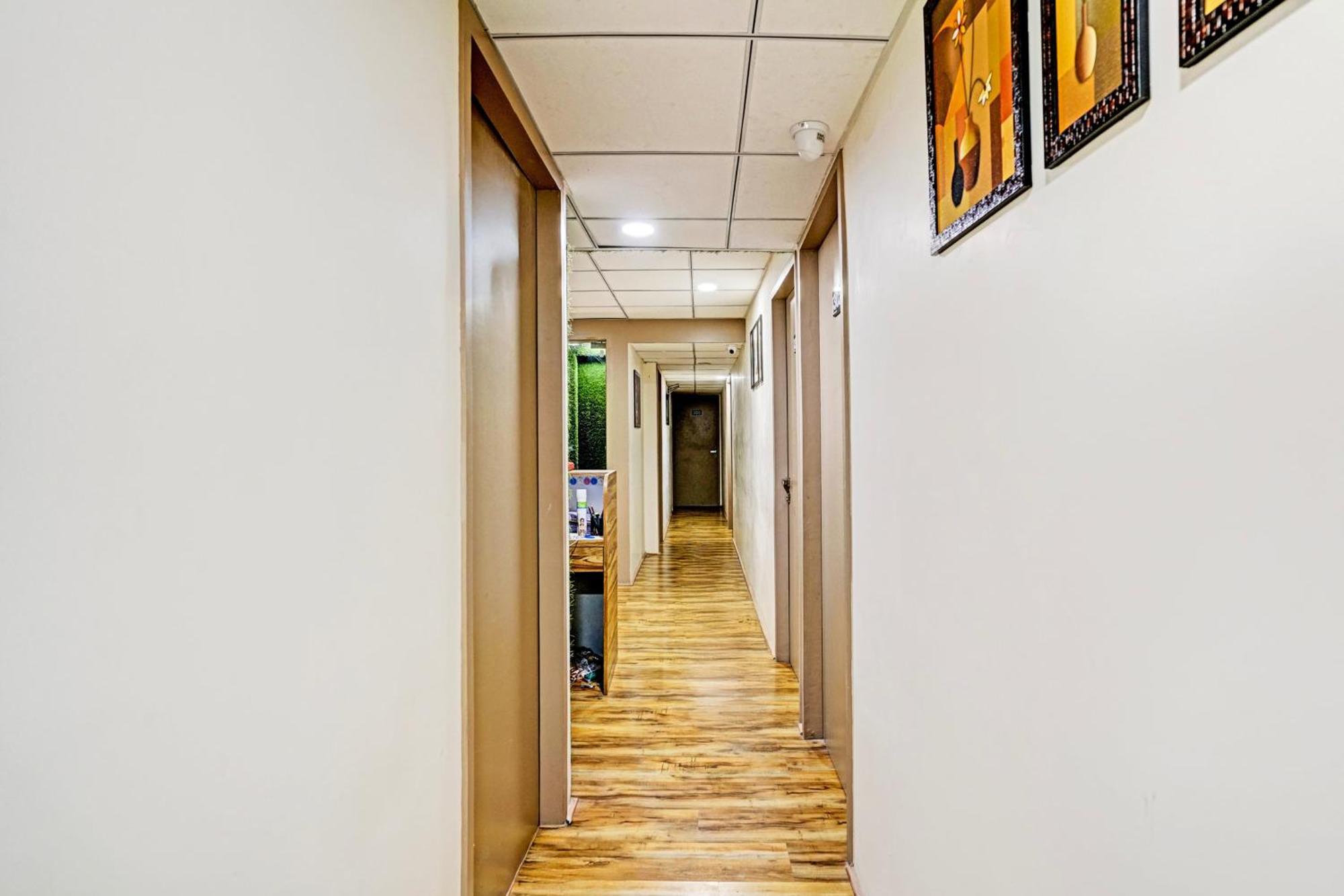Super Collection O Vesu Surat Formerly Hotel Signature Экстерьер фото