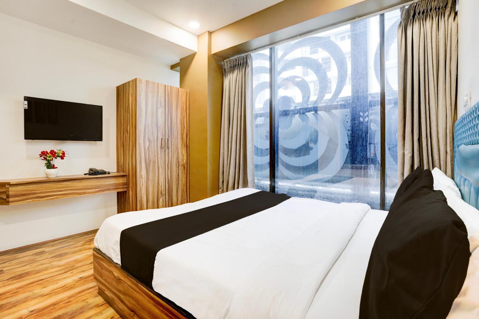 Super Collection O Vesu Surat Formerly Hotel Signature Экстерьер фото